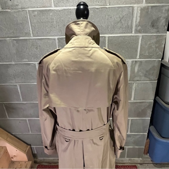 Burberry trench coat. - Picture 6 of 15